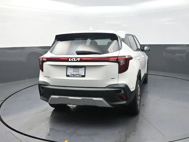 Used 2024 White Kia LX image 8