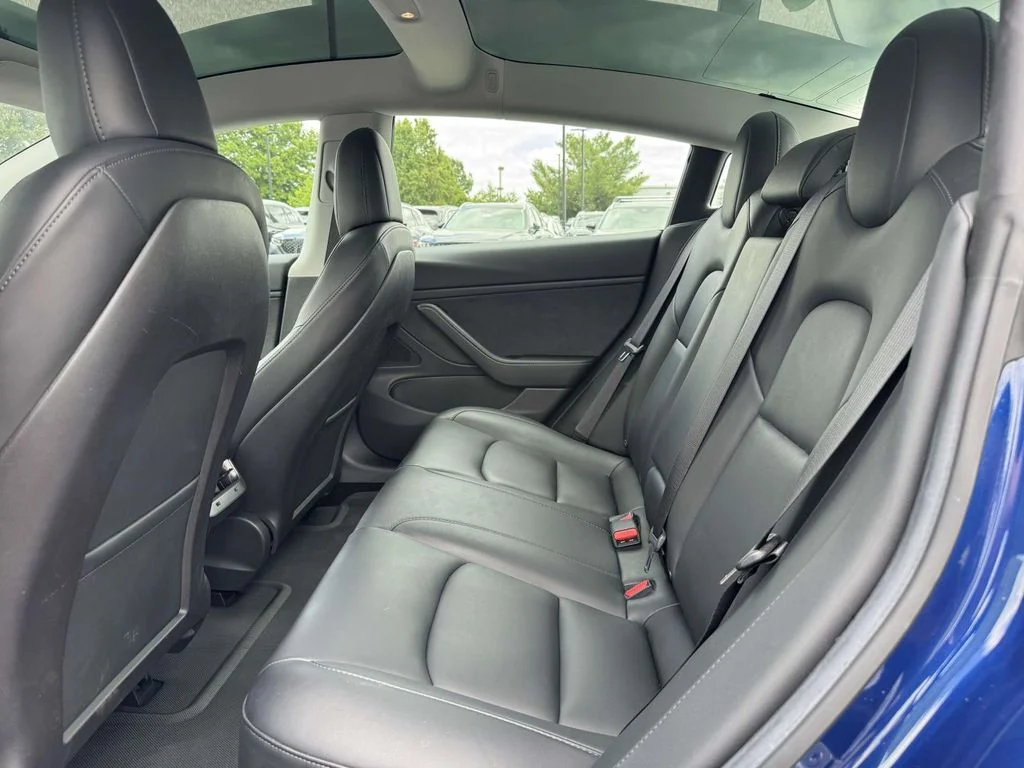 Used 2019  Tesla Standard Range Plus image 15