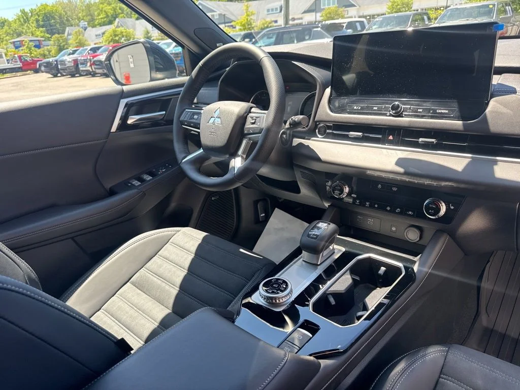 New 2026 Black Mitsubishi LE image 46