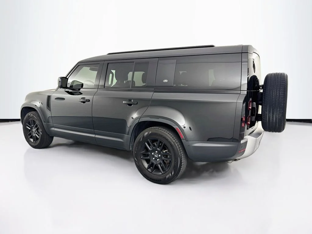 Used 2024 Black Land Rover S image 7
