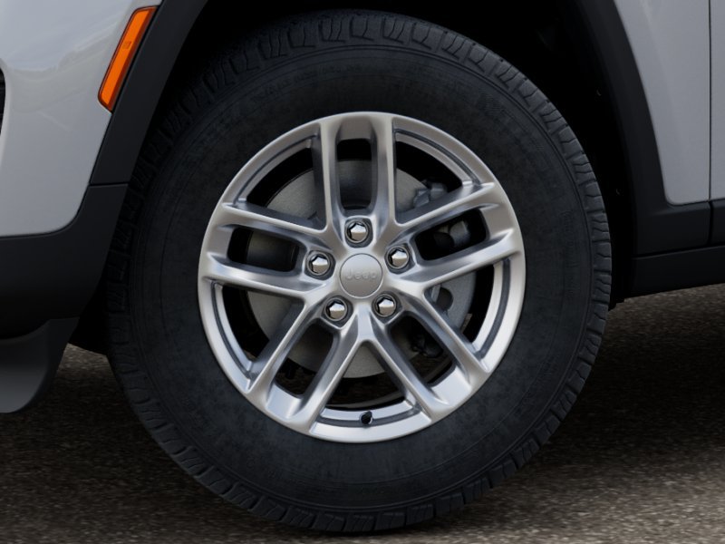 New 2026 Bright White Clear-Coat Exterior Paint Jeep Laredo X image 4