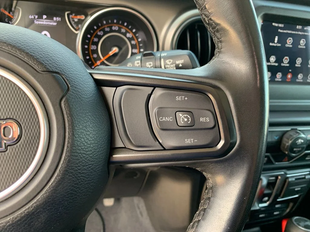 Used 2022 White Jeep Sport S image 30