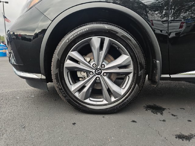 Used 2024 Black Nissan Platinum image 10