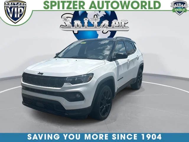 Used 2023 White Jeep Latitude image 4