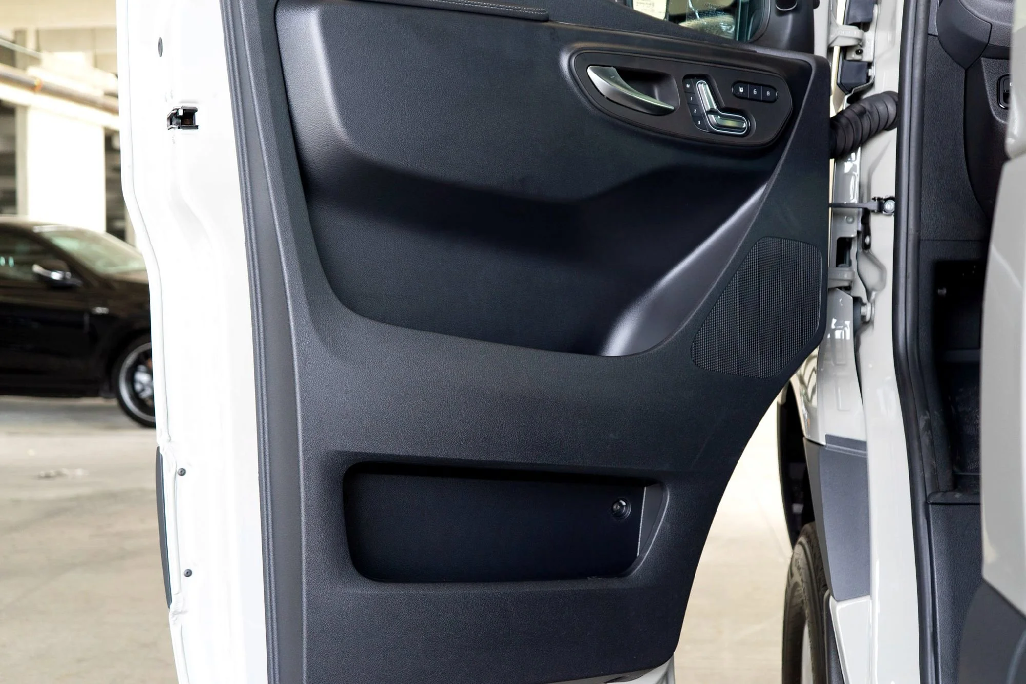New 2025  Mercedes-Benz Cargo 144 WB image 7