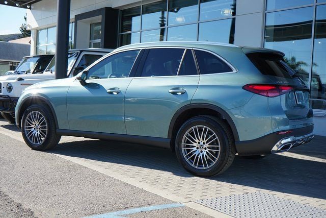 New 2026 Verde Silver Metallic Mercedes-Benz GLC 300 image 39