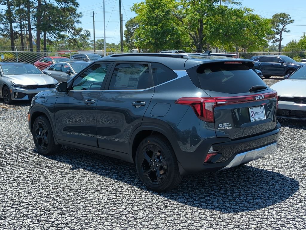 New 2026 Gravity Gray Kia EX image 5