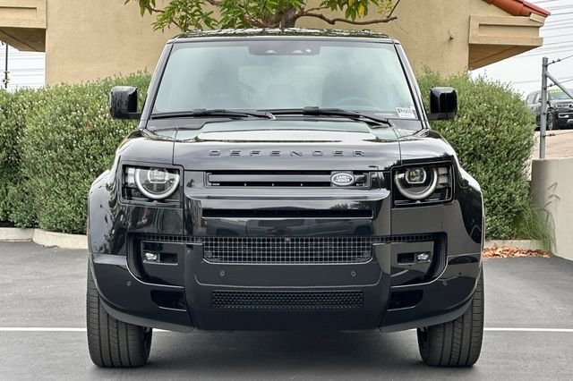 New 2026 Santorini Black Land Rover X-Dynamic SE image 8
