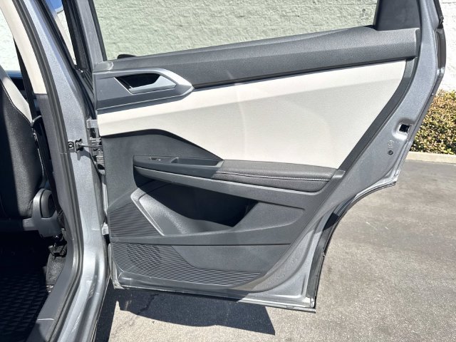 Certified Used 2025 Silver Volkswagen 1.5T SE image 31