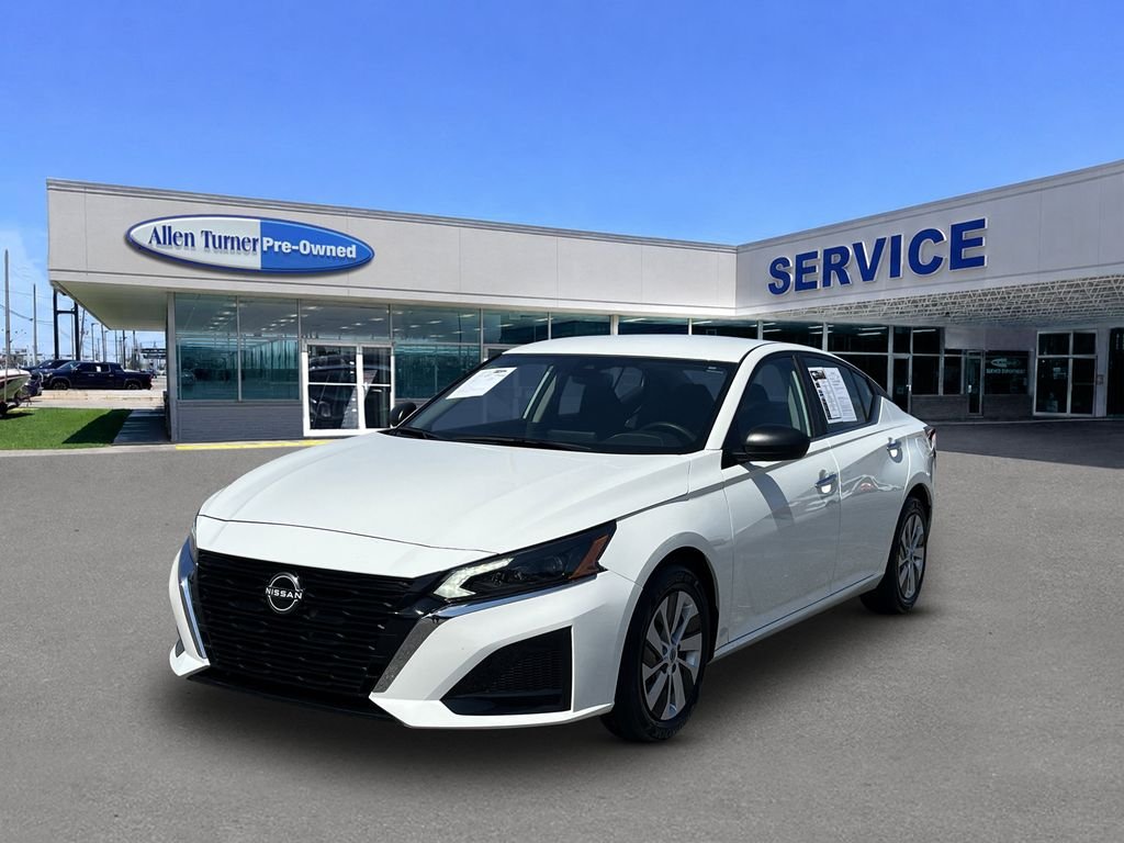 Used 2025 Glacier White Nissan 2.5 S image 4