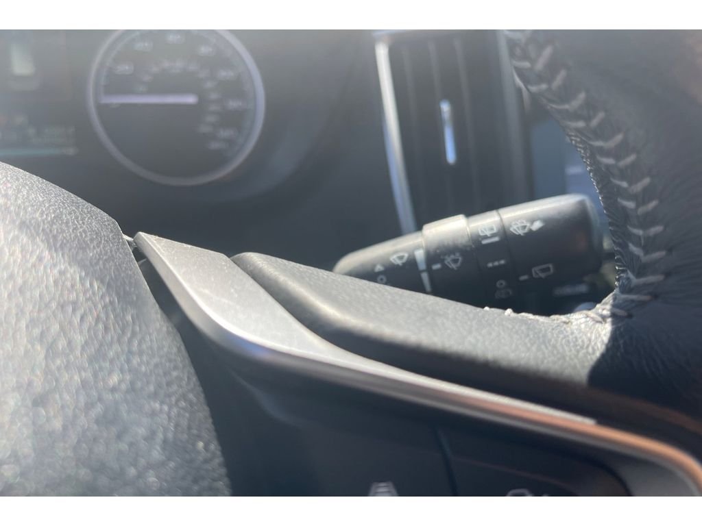 Used 2022 CRYSTAL WHITE PEARL Subaru Premium image 39