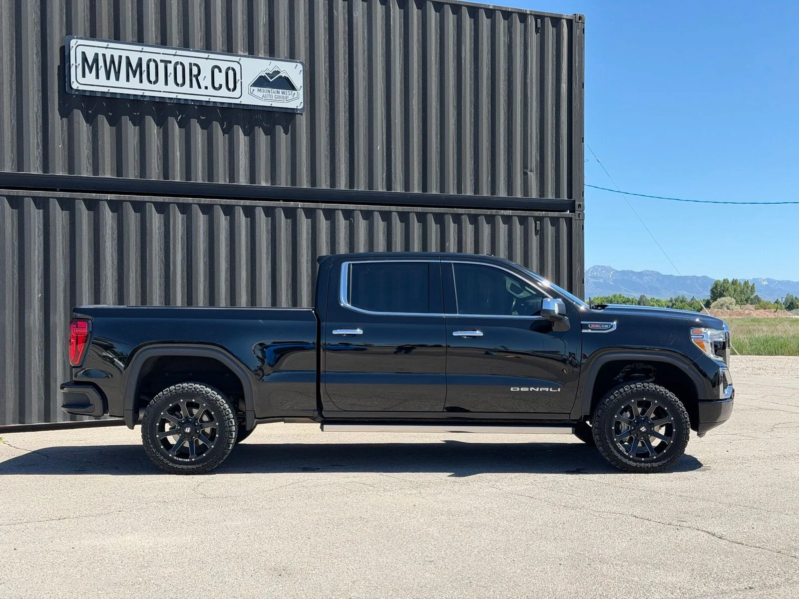 Used 2021 Black GMC Denali image 3