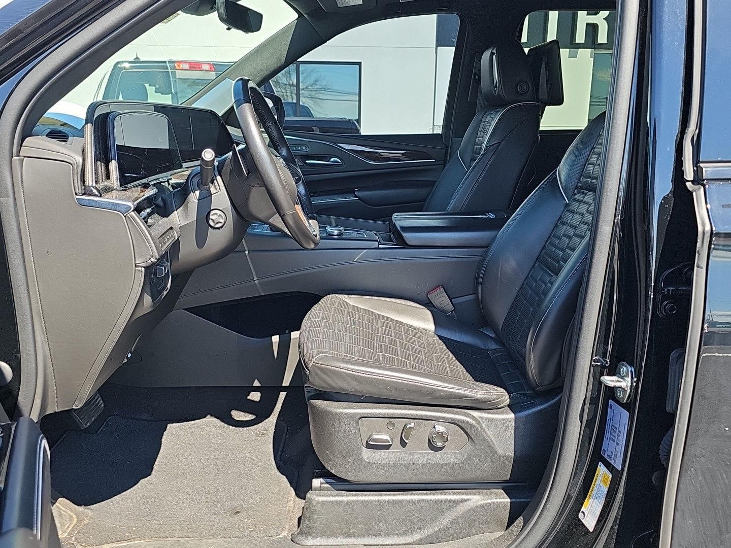 Used 2023 Black Raven Cadillac Sport Platinum image 6