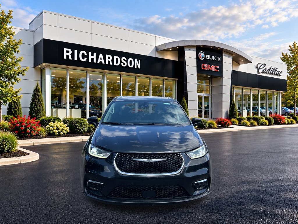 Used 2023 Black Chrysler Touring L image 11