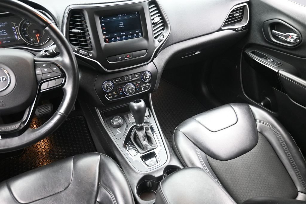 Used 2019 Silver Jeep Latitude Plus image 15