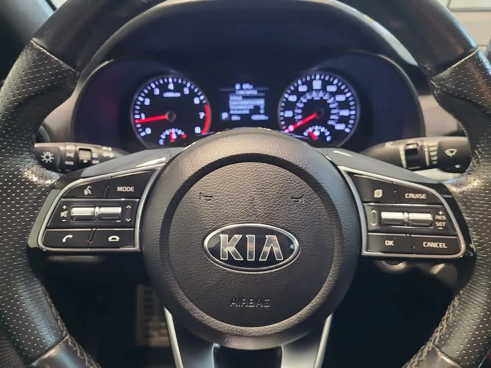 Used 2021 Snow White Pearl Kia GT-Line image 11