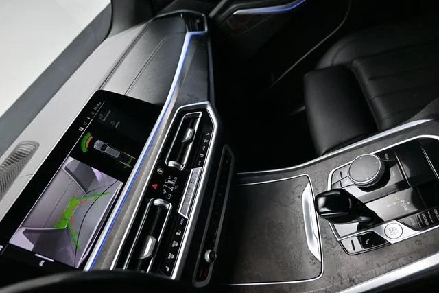 Used 2022 White BMW xDrive40i image 22