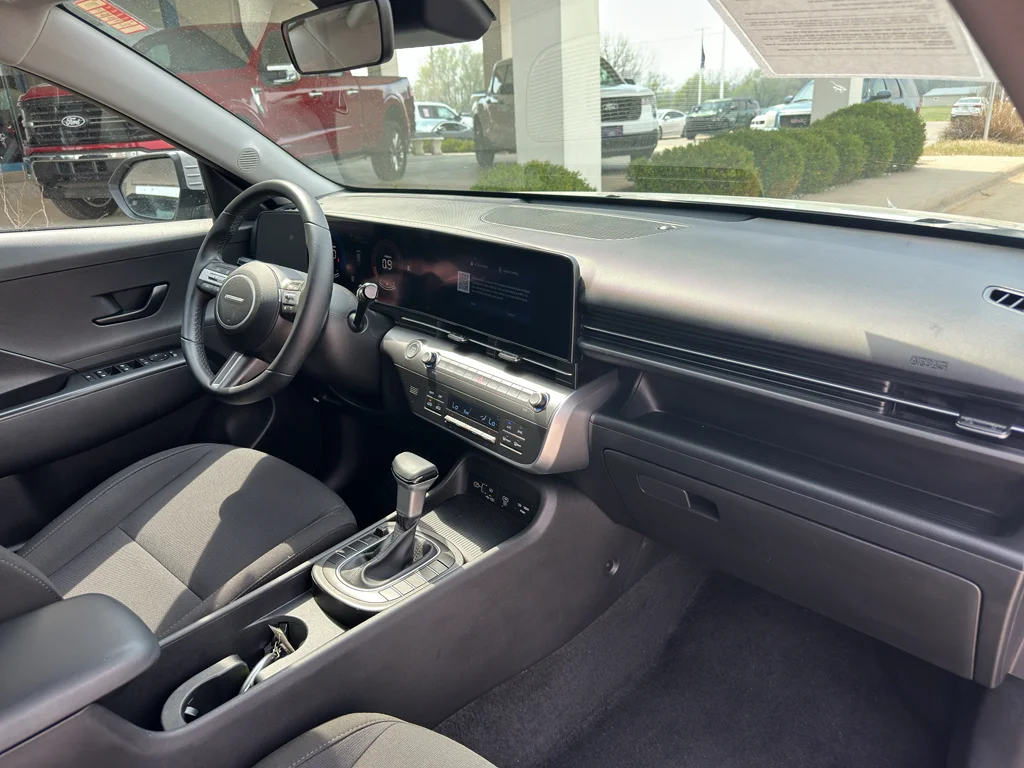 Used 2025 Cyber Gray Metallic Hyundai SEL image 28