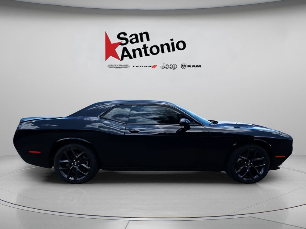 Used 2023 Black Dodge SXT image 16