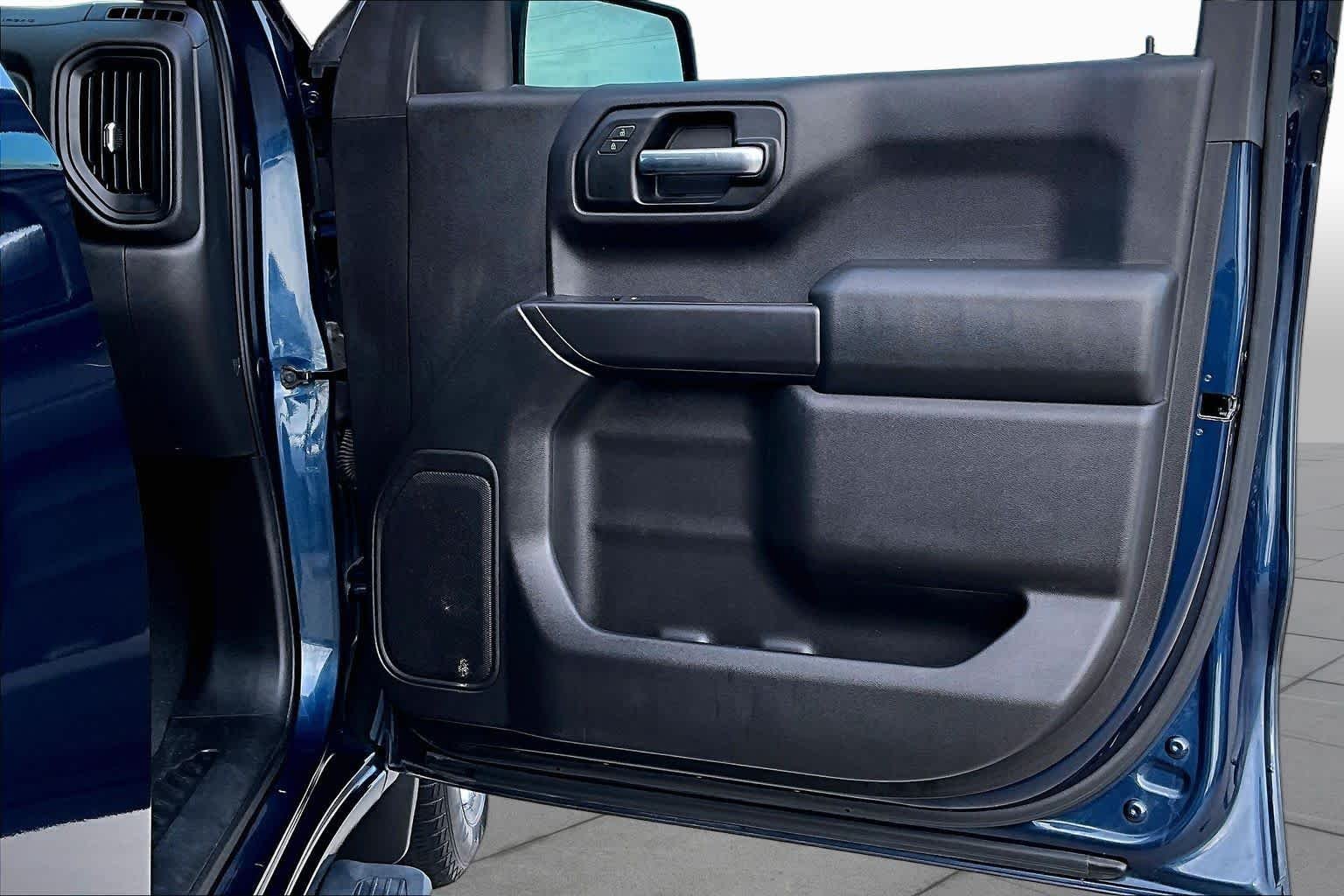 Used 2019 Northsky Blue Metallic Chevrolet Custom image 19