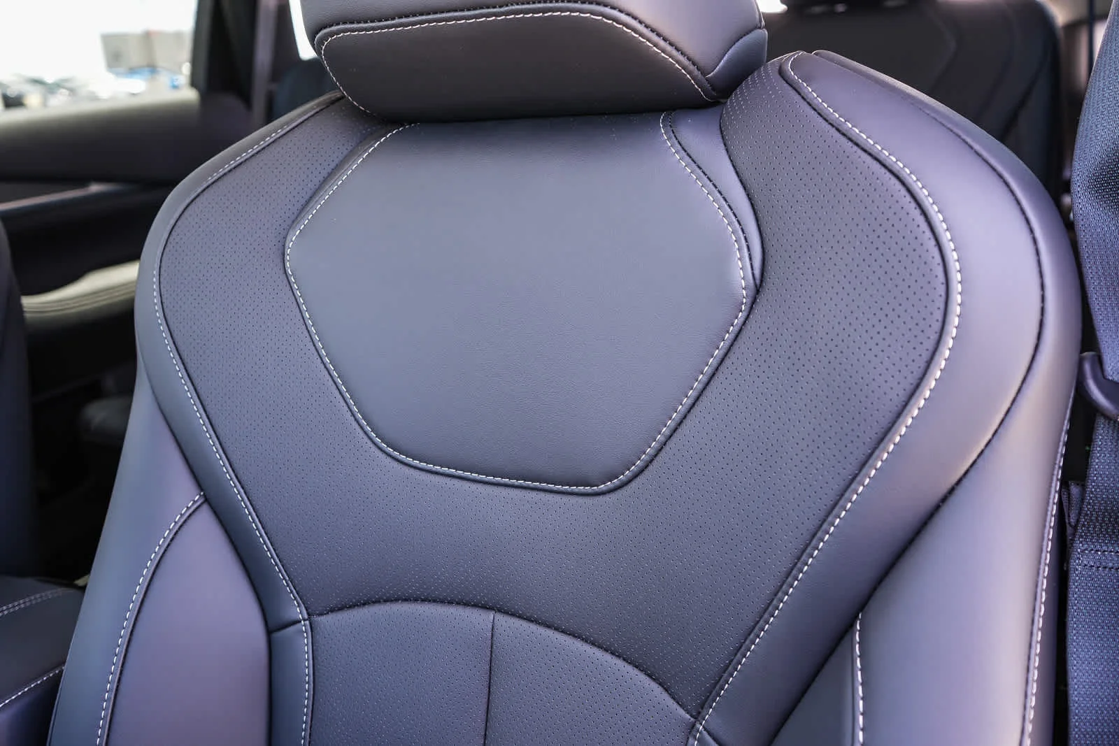 New 2027 MINERAL BLACK INFINITI Luxe FWD image 28