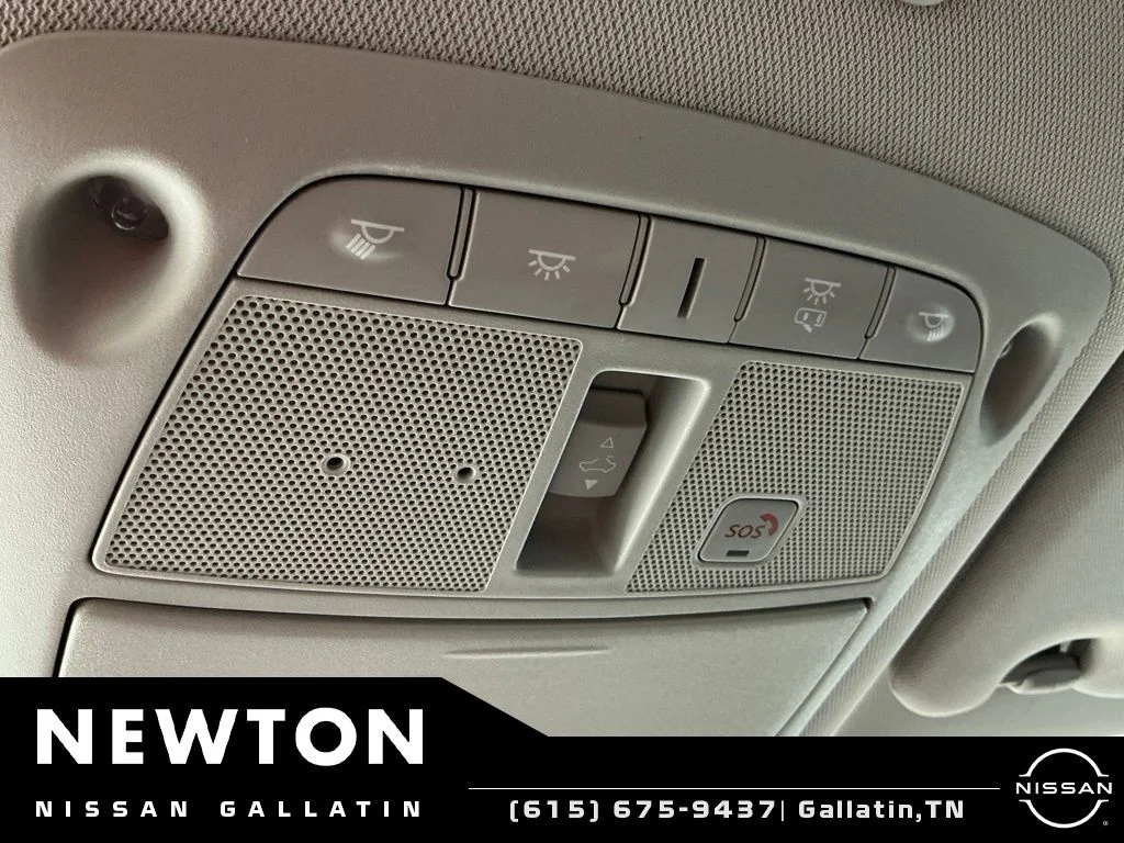 Used 2019 Pearl White Nissan Platinum image 38