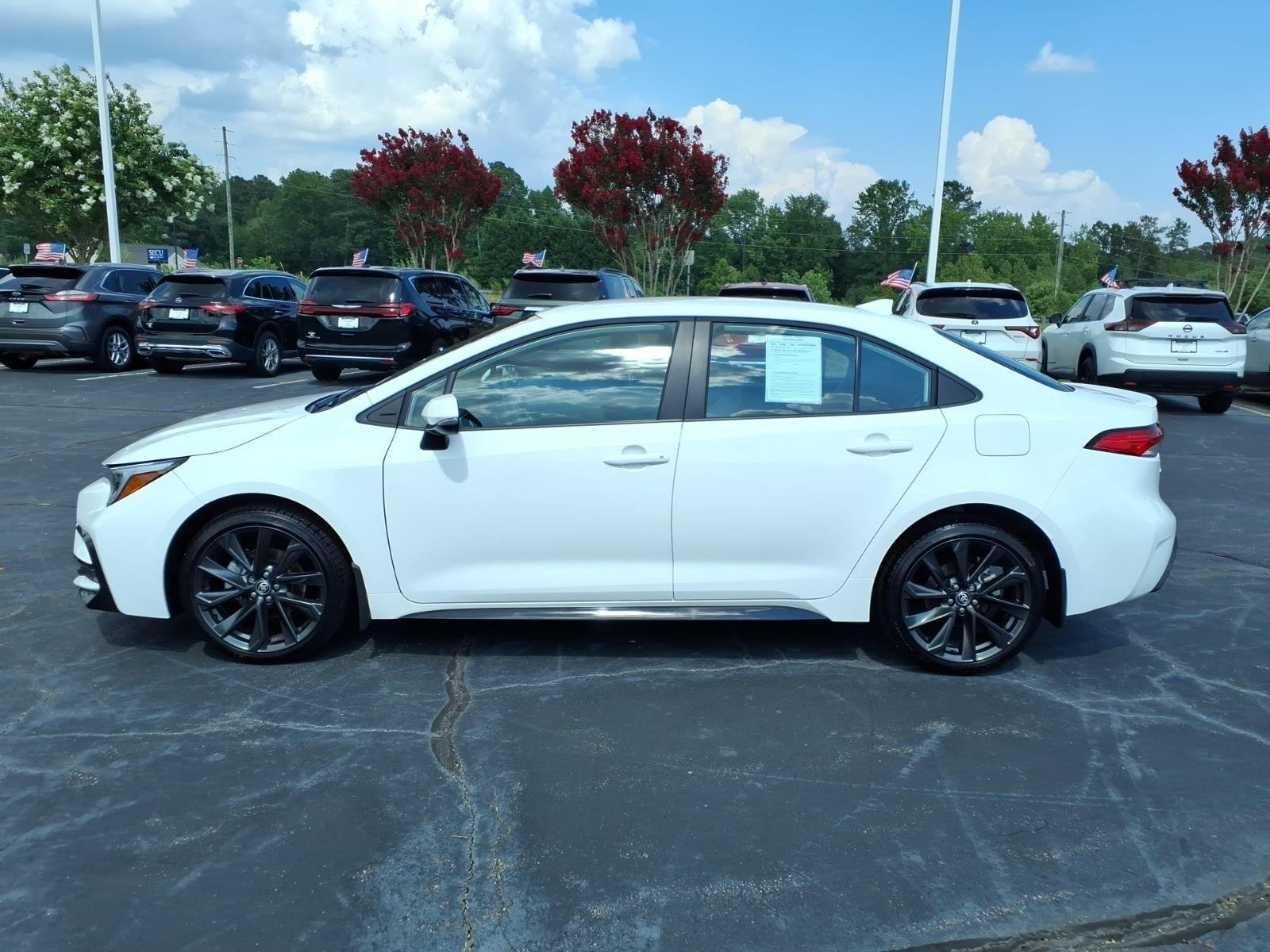Used 2026 Ice Cap Toyota SE image 3