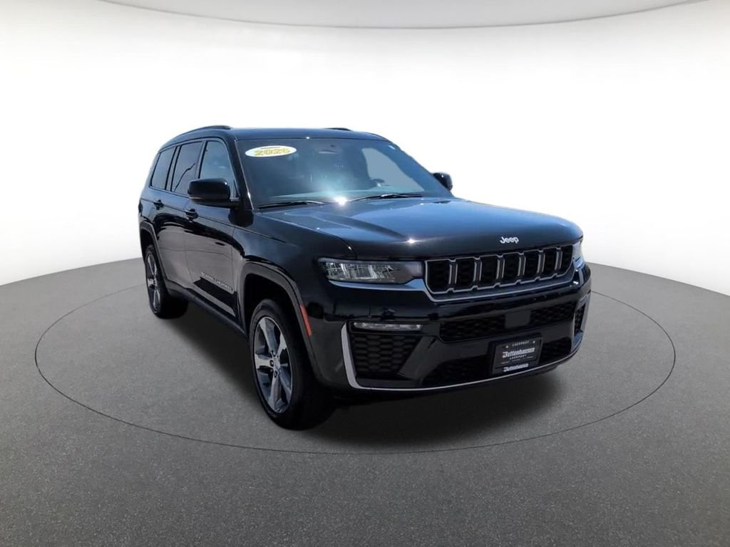 New 2026 Diamond Black Crystal Pearlcoat Jeep Limited image 3