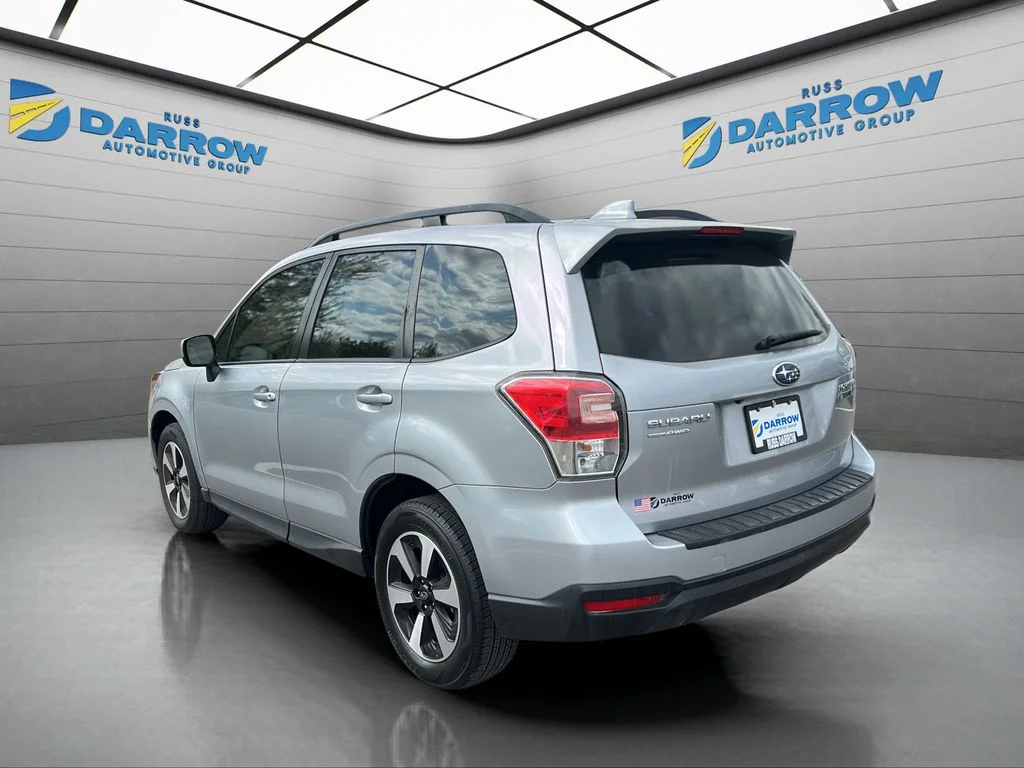 Used 2018 Silver Subaru 2.5i Premium image 3