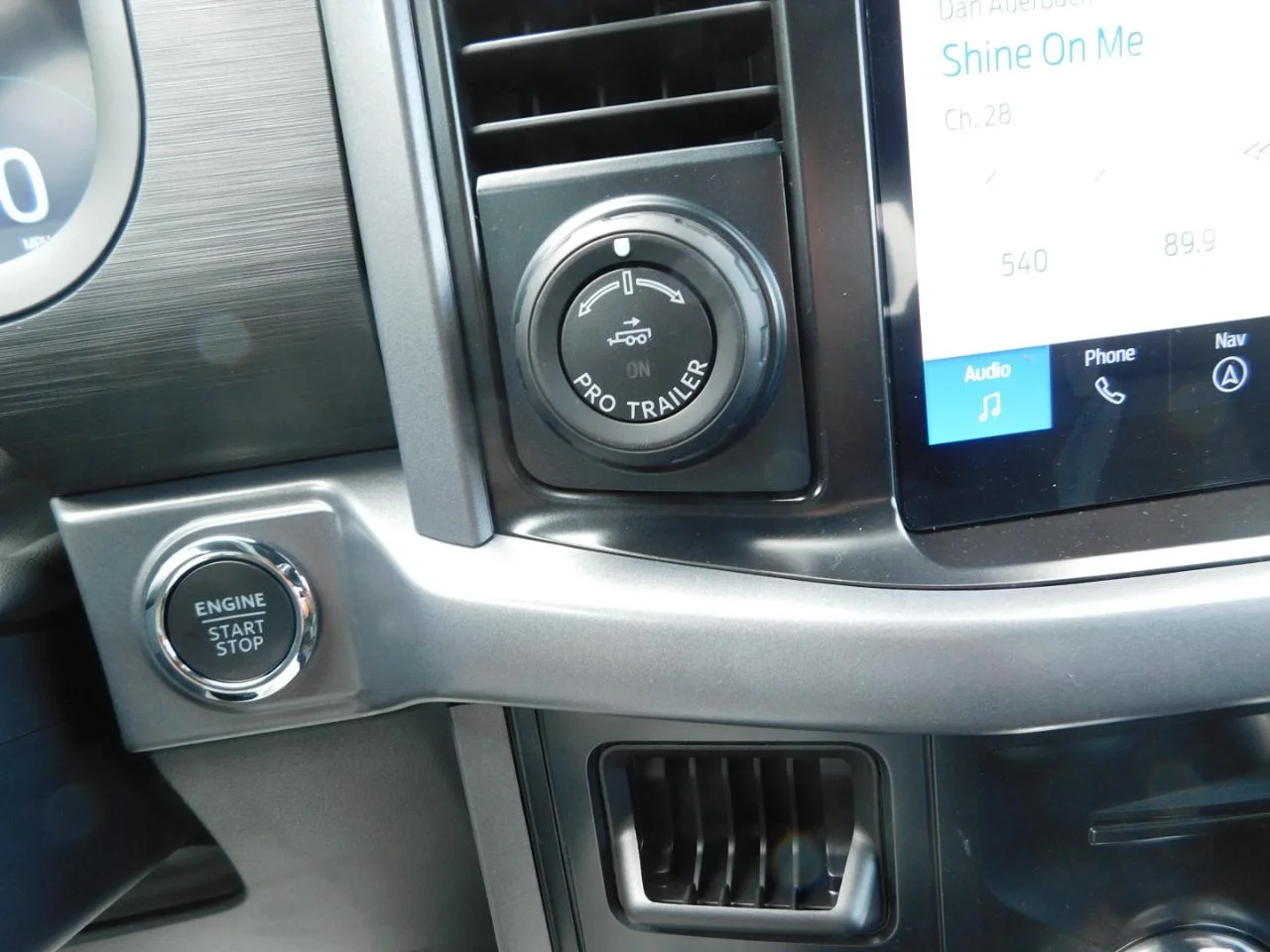 New 2026 Oxford White Ford XLT image 36