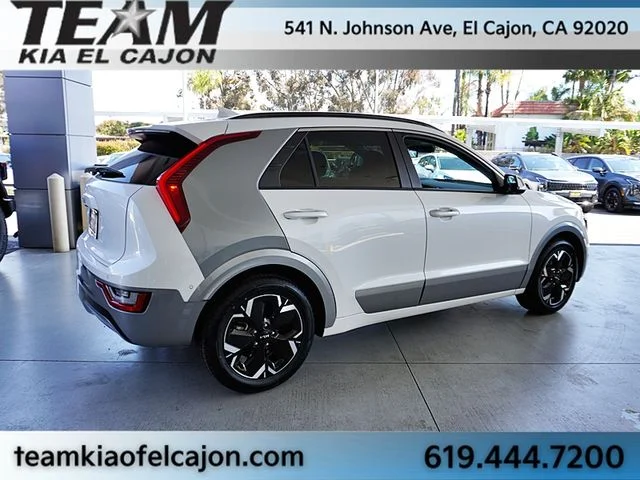 Certified Used 2023 White Kia Wave image 8