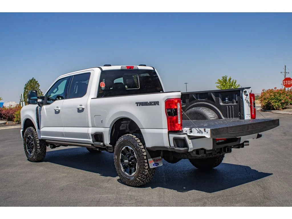New 2026 Oxford White Ford LARIAT image 9