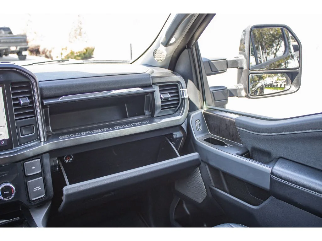 Used 2023 AGATE BLACK Ford LARIAT image 54