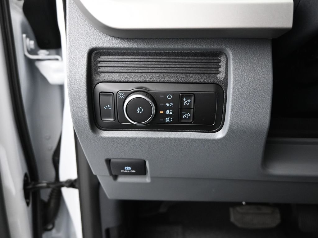 New 2026 Oxford White Ford XL image 11