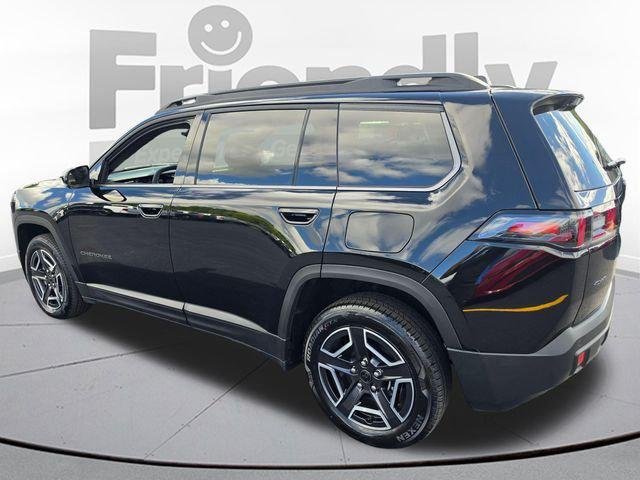 New 2026 Diamond Black Crystal Pearl-Coat Exterior Paint Jeep Limited image 7