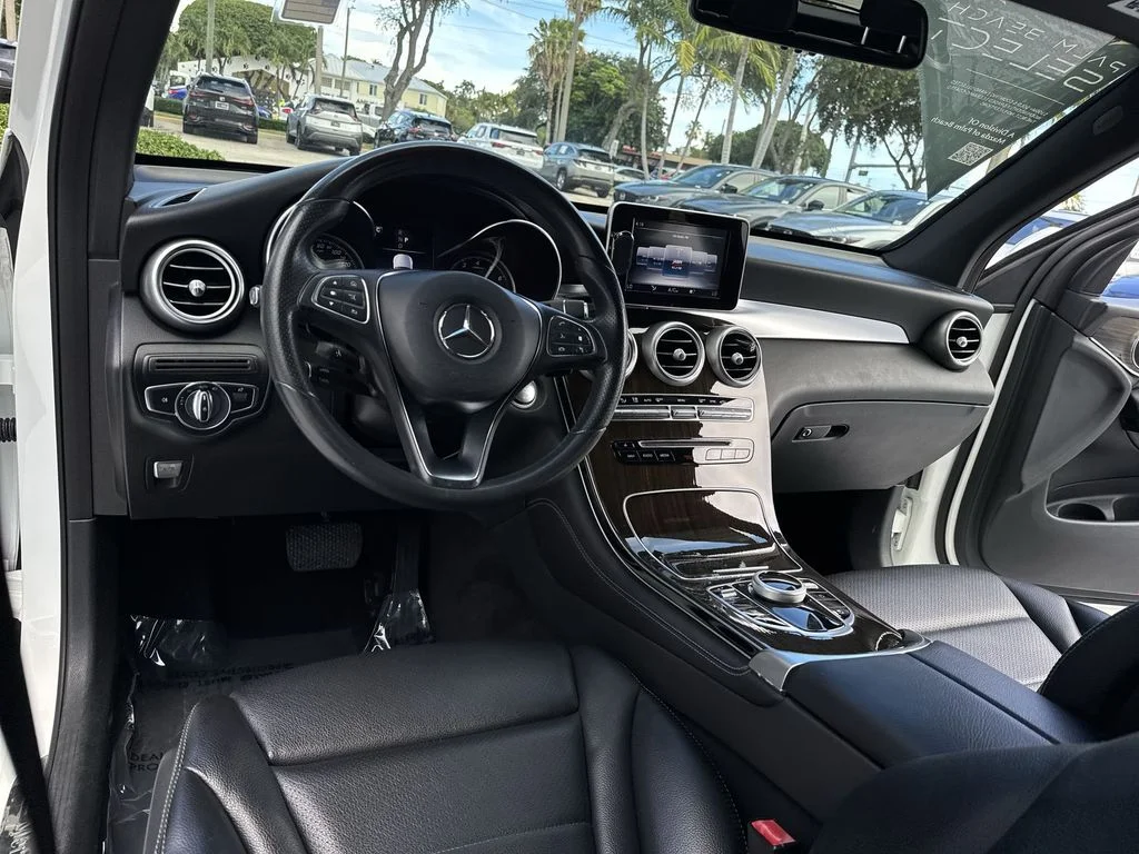 Used 2018 Polar White Mercedes-Benz GLC 300 image 35