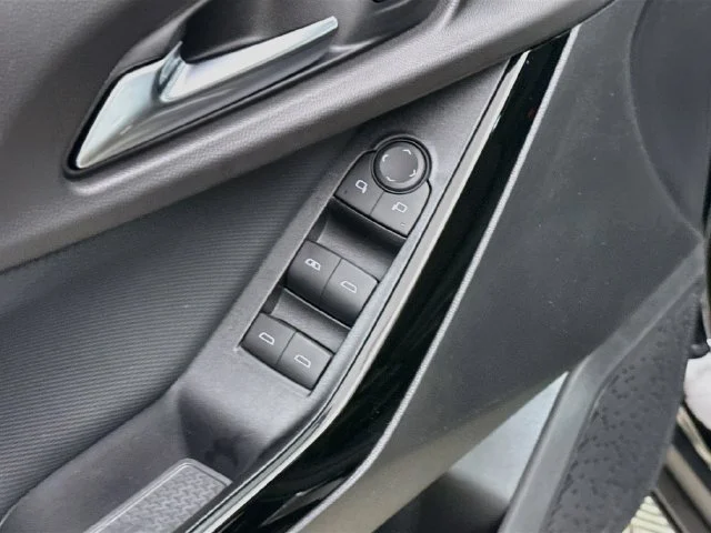 New 2027 Mosaic Black Metallic Chevrolet LT image 20