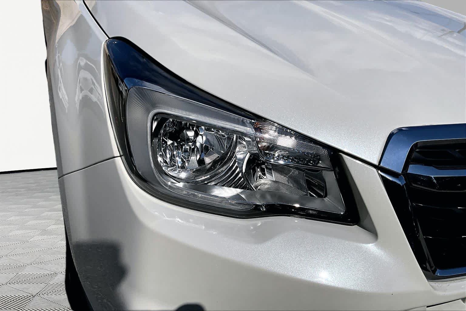 Used 2018 Crystal White Pearl Subaru Limited image 28