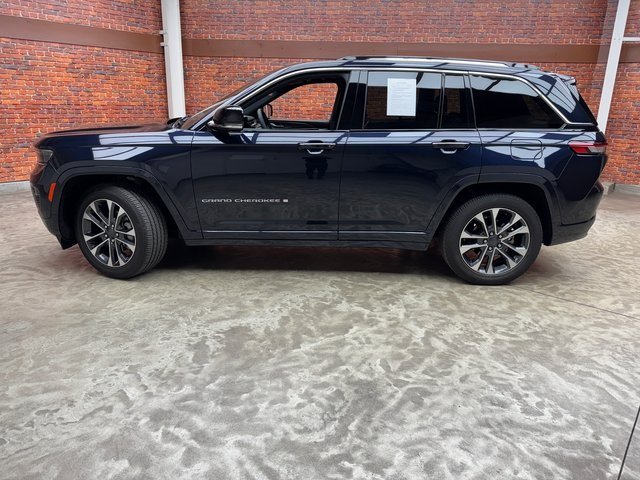 2024 Jeep Grand Cherokee Overland photo 2