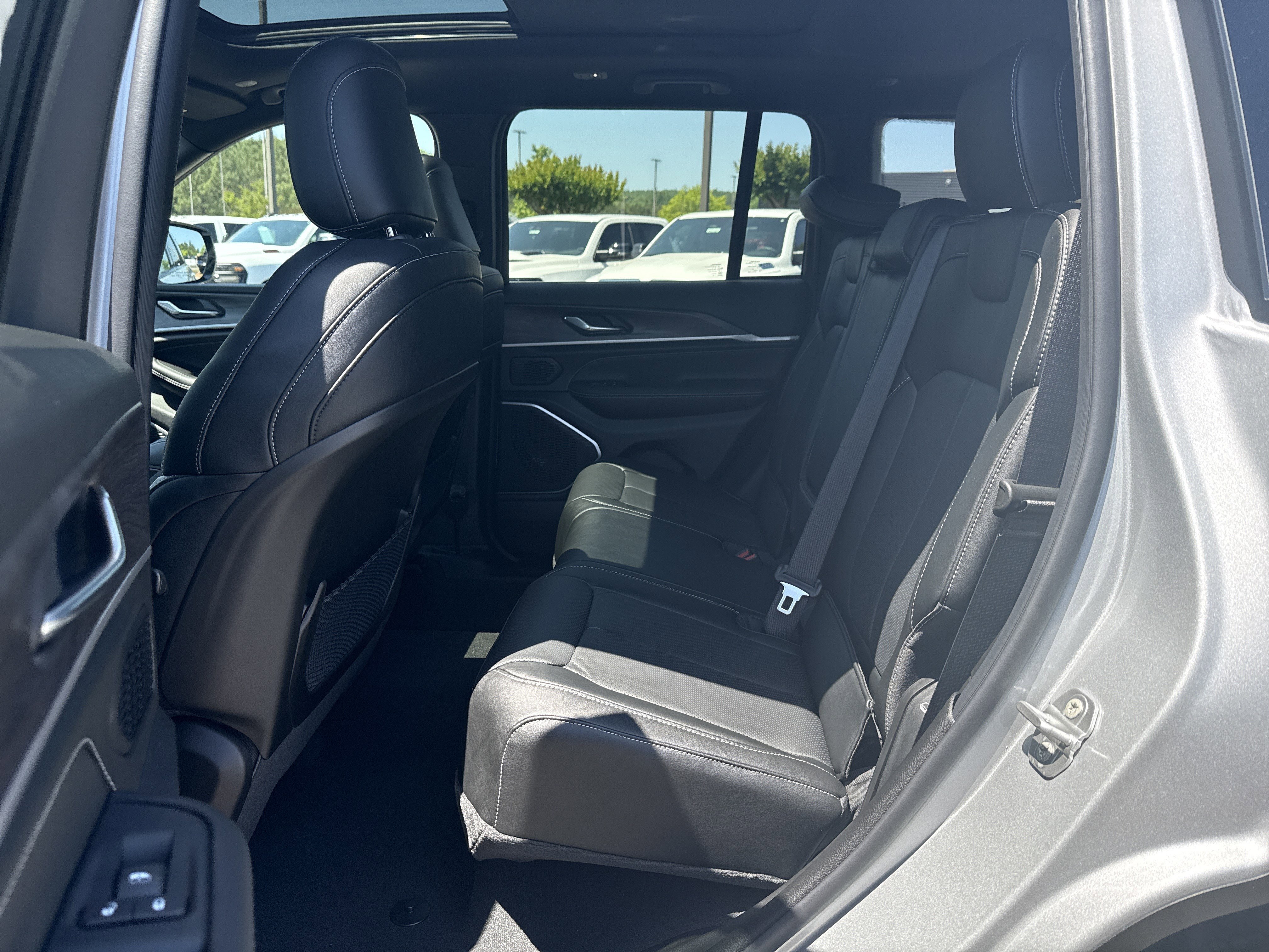 New 2026 Silver Zynith Jeep Limited Reserve image 24