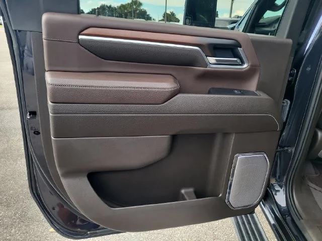 Used 2025 Silver GMC Denali image 11