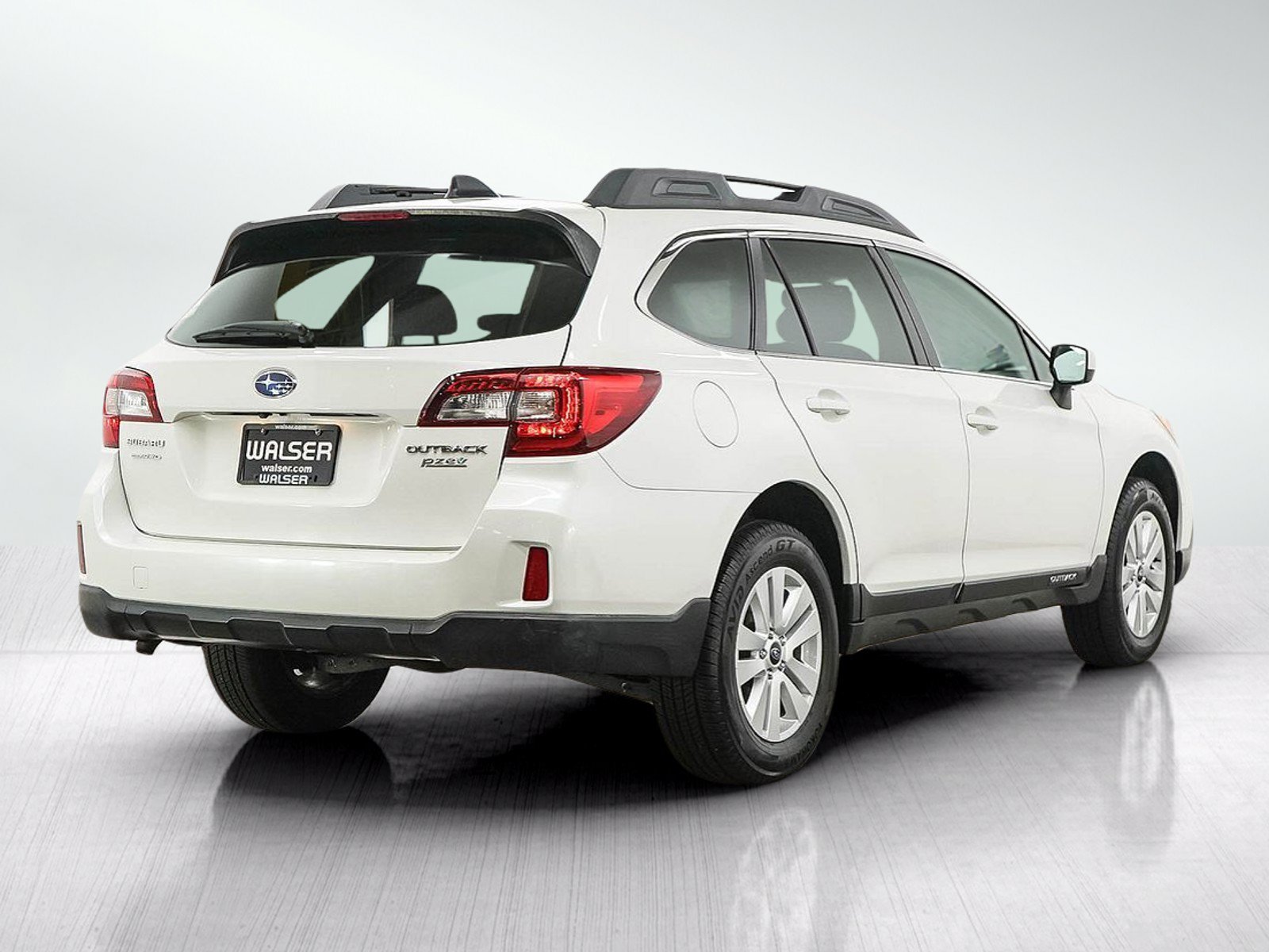 Used 2016 Crystal White Pearl Subaru 2.5i Premium image 5