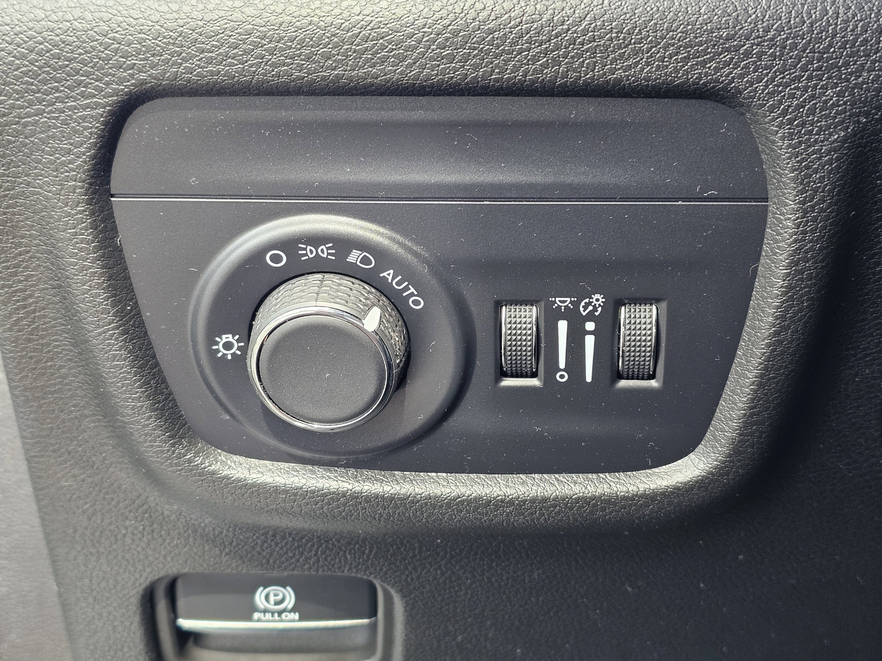 Used 2025 Silver Zynith Jeep Altitude image 18