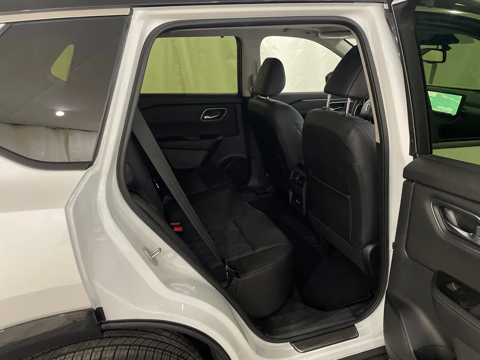 New 2026 Everest White Pearl/Super Black Nissan Platinum image 29