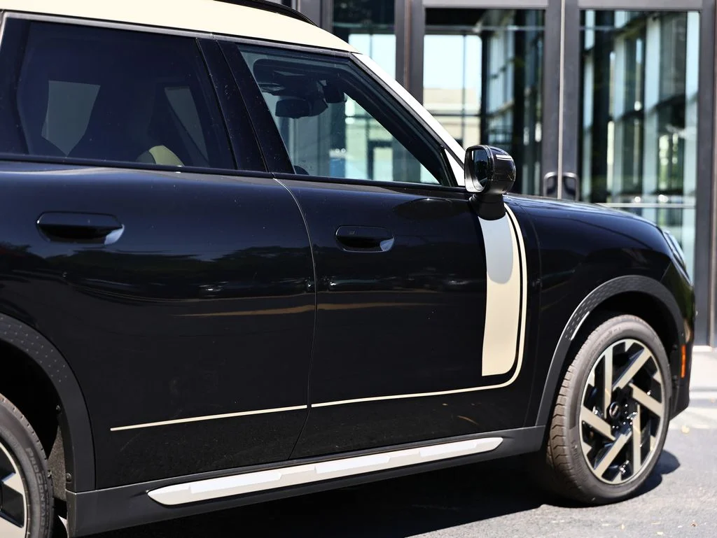New 2027 Midnight Black MINI Iconic image 8
