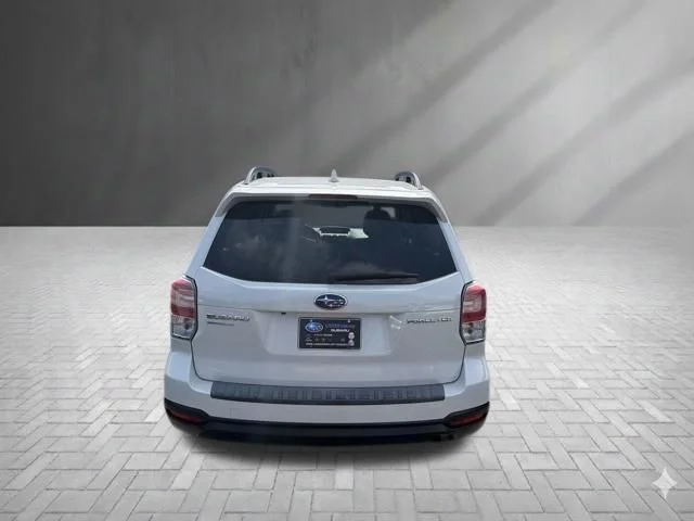 Used 2018 White Subaru 2.5i Premium image 11