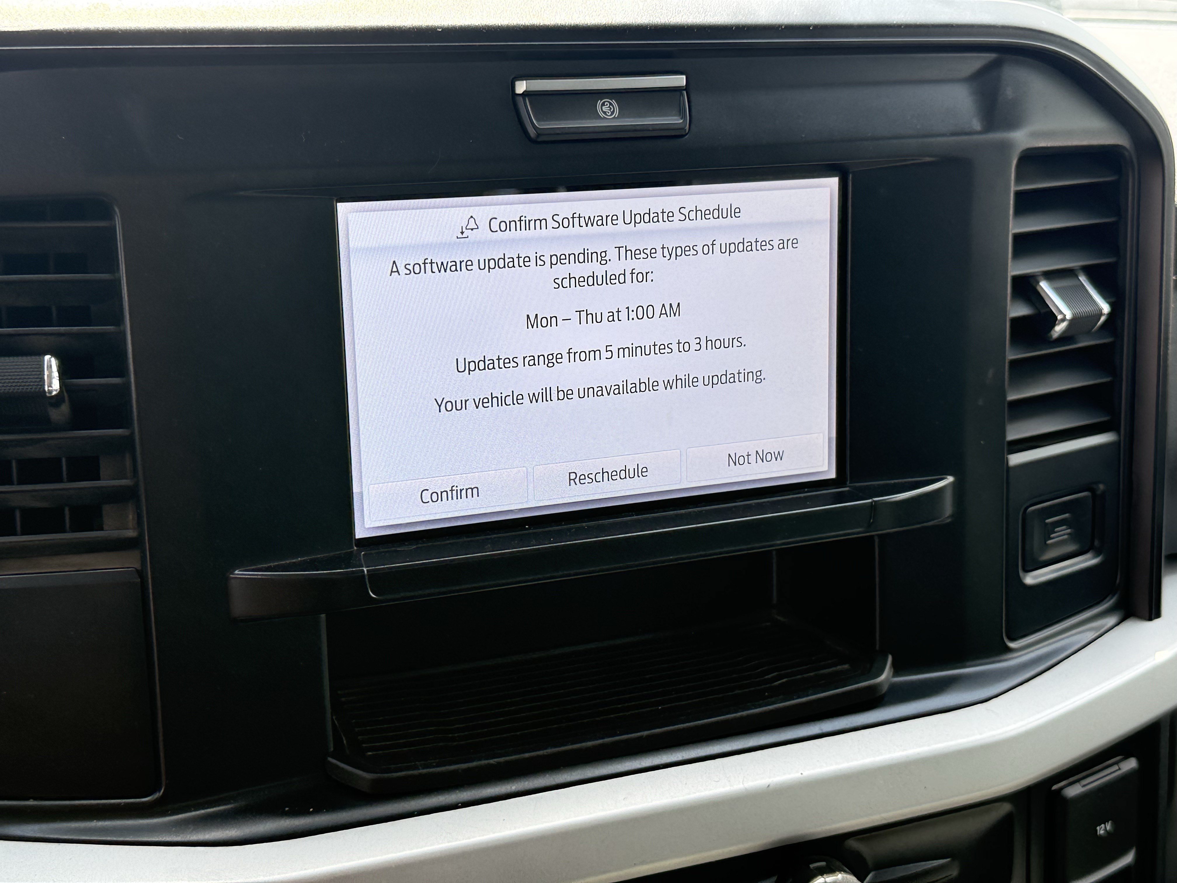 Used 2025 Oxford White Ford XLT image 19