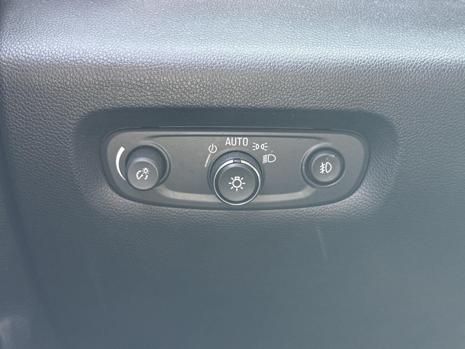 Used 2018 Mosaic Black Metallic Chevrolet LT Cloth image 17