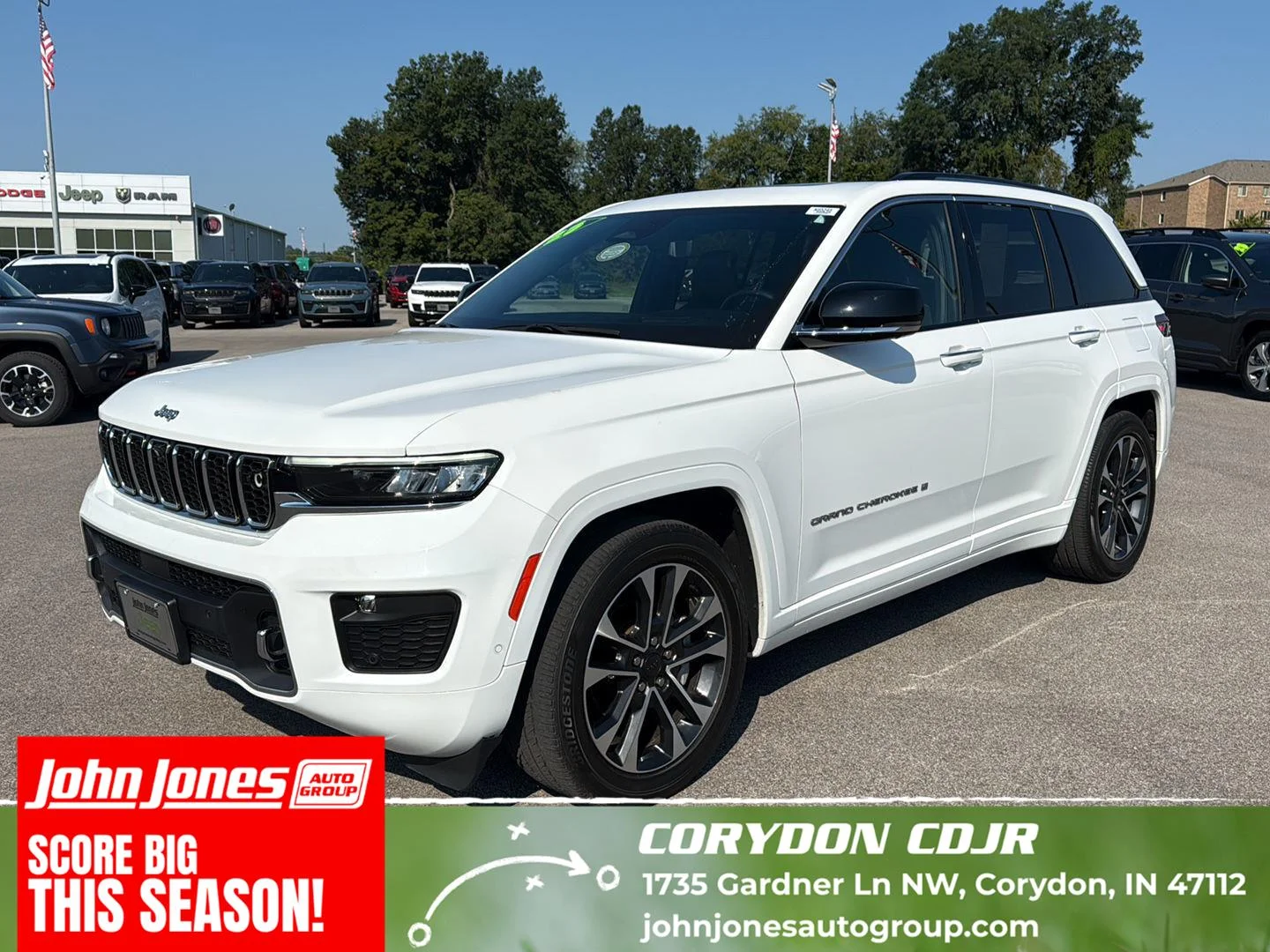 Used 2023 Diamond Black Crystal Pearlcoat Jeep Overland image 1