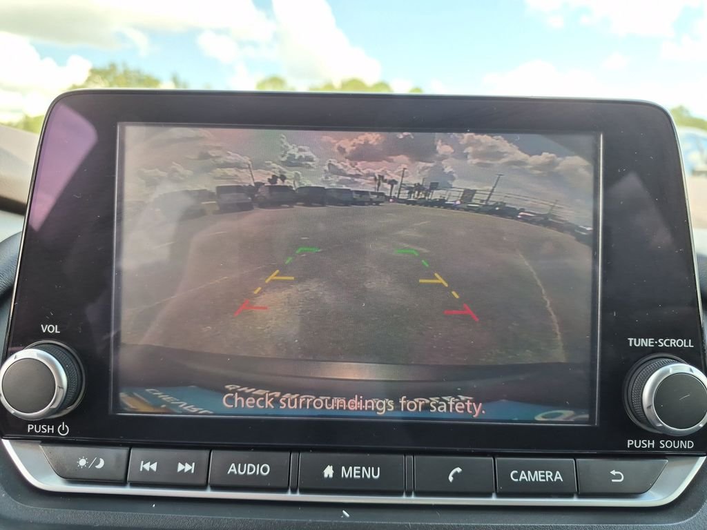 Used 2022 Gray Nissan SV image 24